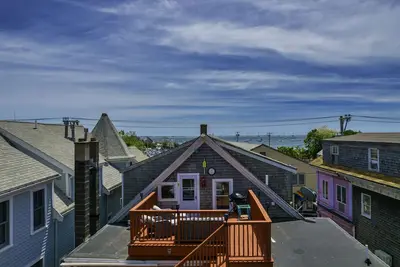 Image de Immerse yourself in Ptown's vibrant heart at the center of Commercial Street