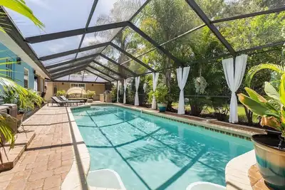 Image de Tropical retreat off Siesta w/pool- sleeps 8-12