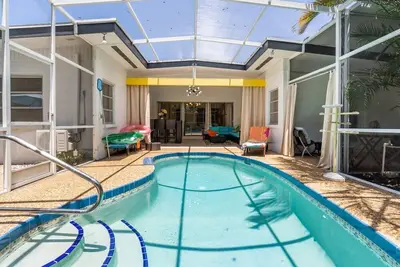 Image de Siesta Retreat headed Pool sleeps 8/ 1 mi to beach