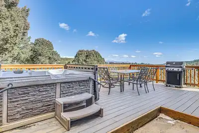 Image de Modern Mtn Home w\/ Sports Court, Near Alto Lake!