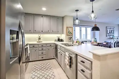Image de Horseshoe Bay Townhome Nestled on the Water!