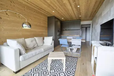 Image de Superbe appartement, avec piscine extérieure et tennis, au pied des pistes
