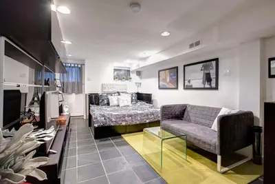 Image de Hidden Gem In Sought-After Little Italy