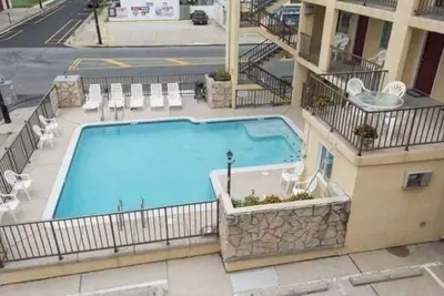 Image de Condo Close to Boardwalk