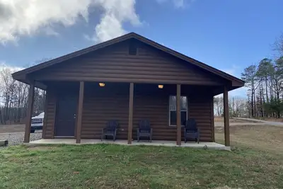 Image de Grizzly Cabin With Wifi, Roku T. V & Star Gazing. Pets is an additional charge.