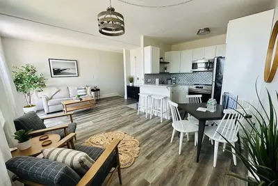 Image de 2 Bedroom Apartment on Top Floor in Portland's West End