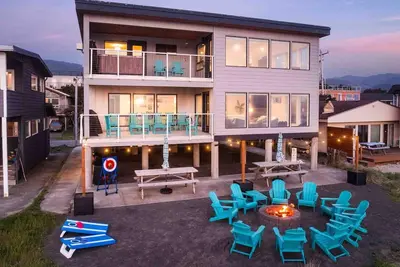Image de Extraordinary Beach and Oceanfront Views, Pet Friendly, Hot Tub & Fire-Pit, Luxury