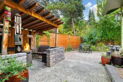 Image de Perfect Portland Location, Tiki Backyard Layout \/w Fire-pit, Open Floor Plan, 6 Miles to Portland