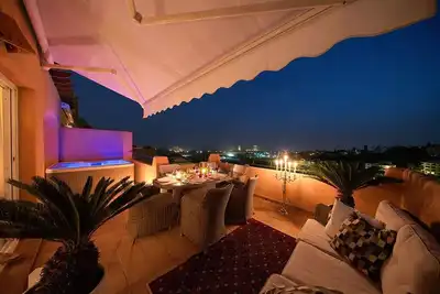 Image de 2 Bedrooms holiday penthouse rental in Marbella