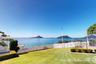 Image de Water Views & Across The Road To Little Beach!