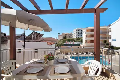 Image de Apartamento Água Brisa avec Piscine, connexion Wi-Fi, climatisation, Balcon et Jardin
