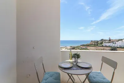 Image de Appartement Torre Sol 502 sur la plage avec vue sur la mer, piscine et balcon