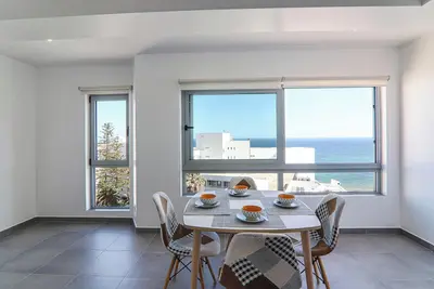 Image de Appartement Torre Invicta 6ºC - Vista Mar avec piscine, climatisation, Wi-Fi, jardin et balcon.