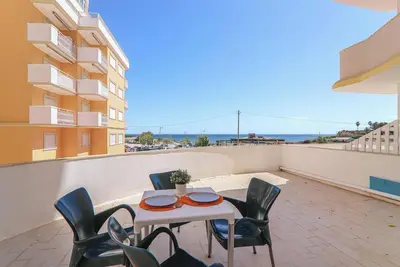 Image de Appartement Torre Sol 107 - Vista Mar sur la plage avec jardin et balcon