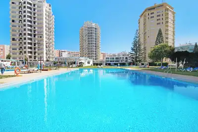 Image de Appartement Estrela 606 - Vista Mar sur la plage avec piscine, Wi-Fi, jardin et balcon.