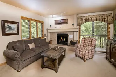 Image de Ski Or Walk to Lifts, Village and Hot Tub! Luxurious & Clean Beaver Creek Condo
