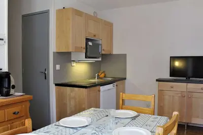Image de Appartement cosy à Risoul 1850, 3 pièces, 6 couchages, proche pistes et commerces, balcon ensoleillé
