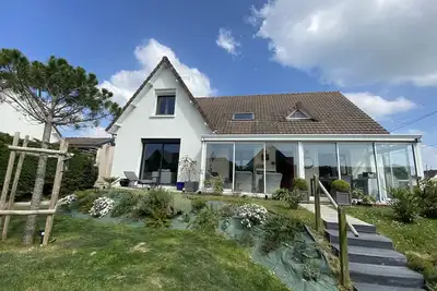 Image de Villa située à 250 m de la plage et 100 m du golf