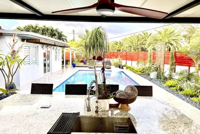 Image de Luxury heated salt water pool, Grill Bbq Serenity Oasis