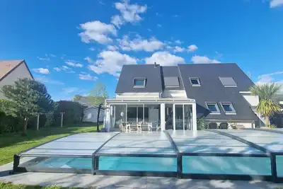 Image de Maison Avec Piscine Couverte CHAUFFÉE 10m x 4m Au Calme, Mer Et Campagne.