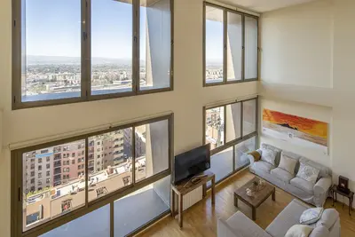 Image de Duplex Penthouse-18-19 Étage-Centre Ville-Terrasse-Vues-2 Parking gratuit