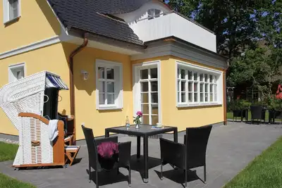 Image de Sun deck, cozy vacation home near the forest and beach