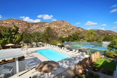 Image de Perfect Getaway! Two Comfortable Units, Onsite Pool & Game Room, Free Parking
