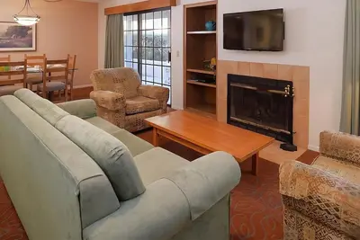 Image de Downtown Vacation! Four Great Units, Pool, Parking, Near Mt. Woodson Golf Club