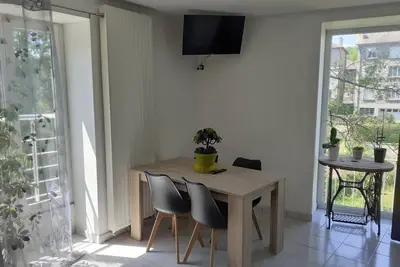 Image de studio rez de chaussée  2 à 4 personnes au centre ville de Tence