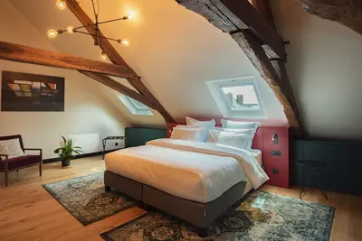 Image de Duplex de luxe pour quatre dans la cité médiévale