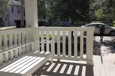Image de Modern & Historic quiet house near Arenas|Yard|No Pet fees|R&R |Street Parking