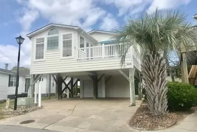 Image de Hugo's Hideaway - Family House. Walk to Beach.