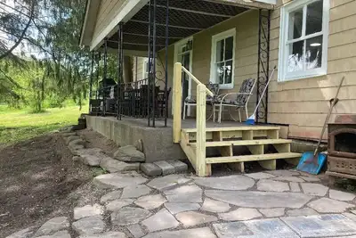 Image de 200 Year Old Farmhouse on Private 8 Acre Lake\n               Pet Friendly. . . .