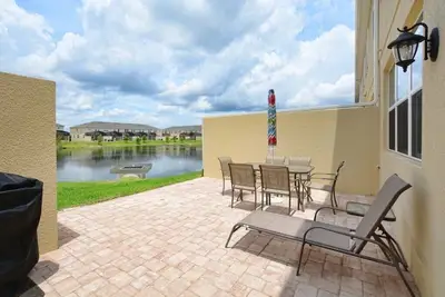 Image de Beautiful Townhome with Lakeview! Community Pool, Free Wifi, Modern, Great Location! !