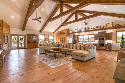 Image de Labor Day Open, Vaulted Ceilings, Gourmet Kitchen Appliances, Hot Tub, Car Charger, Cmty Pool