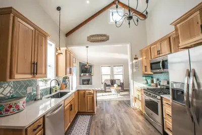 Image de King Master En-Suite- Brand New Home- Buffalo's Best Kept Secret!