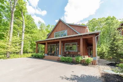 Image de New! Once In A Blue Moon: Lake Area, Hot Tub, A/C, Fireplace!