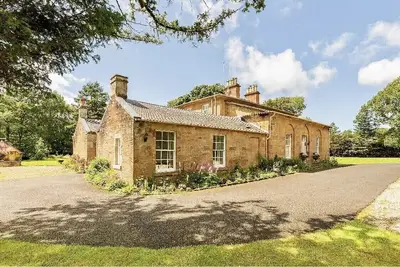 Image de Luxury Scottish Manor house + 9-Seater Jacuzzi + 21-Seater Bbq Cabin