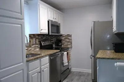 Image de Entire Townhouse with 4 bed and 2 bath.