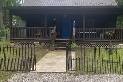 Image de Cabin near Indian Creek