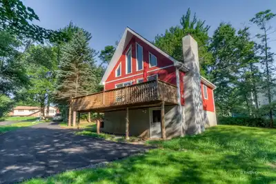 Image de Beautiful Red Chalet with Hot-Tub and Sauna in Poconos