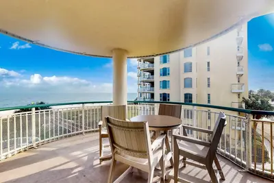 Image de Beachfront delight with modern kitchen, WiFi, pool & hot tub