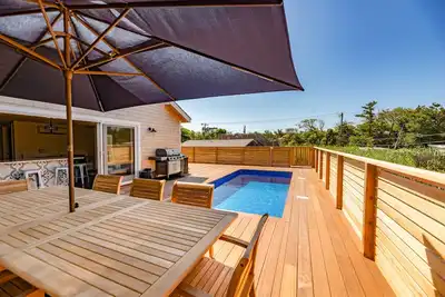 Image de Ocean View Home w/ a Rooftop Sundeck, Free WiFi, Private Pool, & Central A/C