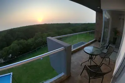 Image de Sunset Penthouse con vista al rĂo y manglar 3bd Ph