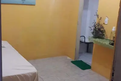 Quarto em Casa bem Localizada