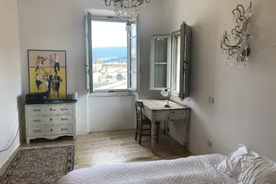 Image de Rooftop apartment on medieval piazza