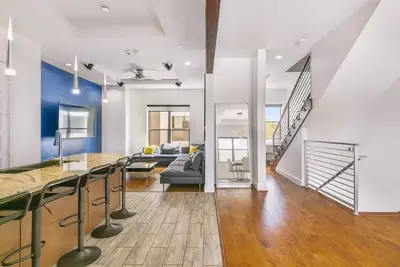 Image de Downtown Townhome | City | Group Trips | Spacious