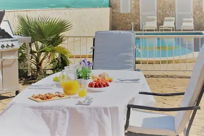 Image de Beautiful and comfortable house with swimmingpool