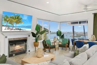 Image de Lagoon Front Villa with a Pool C2375-0