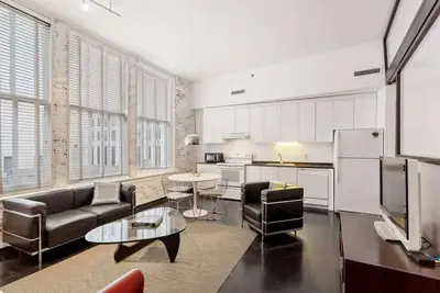Image de Incredible 2br Downtown Loft- near Bourbon!